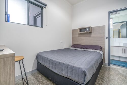 Family 2 x Queen Beds - Shared Ensuite