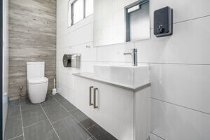 Private ensuite | Private ensuite | Queen Bed Room Accomodation - Alberts Innisfail QLD