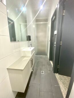 Private ensuite | Private ensuite | Queen Bed Room Accomodation - Alberts Innisfail QLD